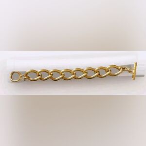 Woman's & Unisex 1 Inch Chunky Link Gold Bracelet Signed Monet With Toggle Clasp